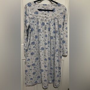 Women’s EILEEN WEST Long Nightgown (White w/ blue stripes and flowers) Sz Small